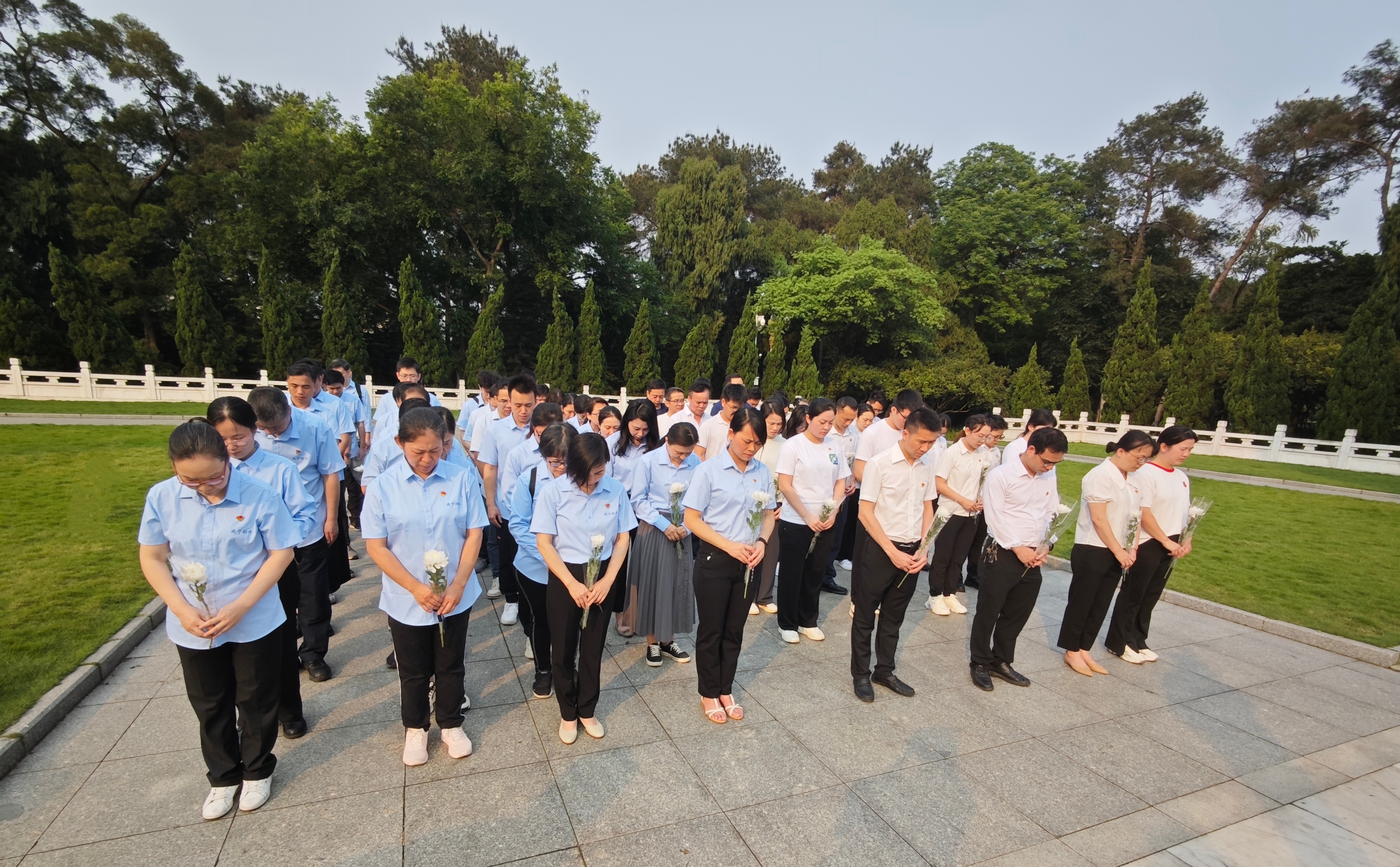 市排水公司黨總支、南寧建康環(huán)保公司黨支部 聯(lián)合開(kāi)展“學(xué)黨史憶英烈 祭忠魂守初心” 主題黨日活動(dòng)